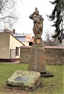 mohelnice---zanedbany-pomnik-rude-armade.jpg